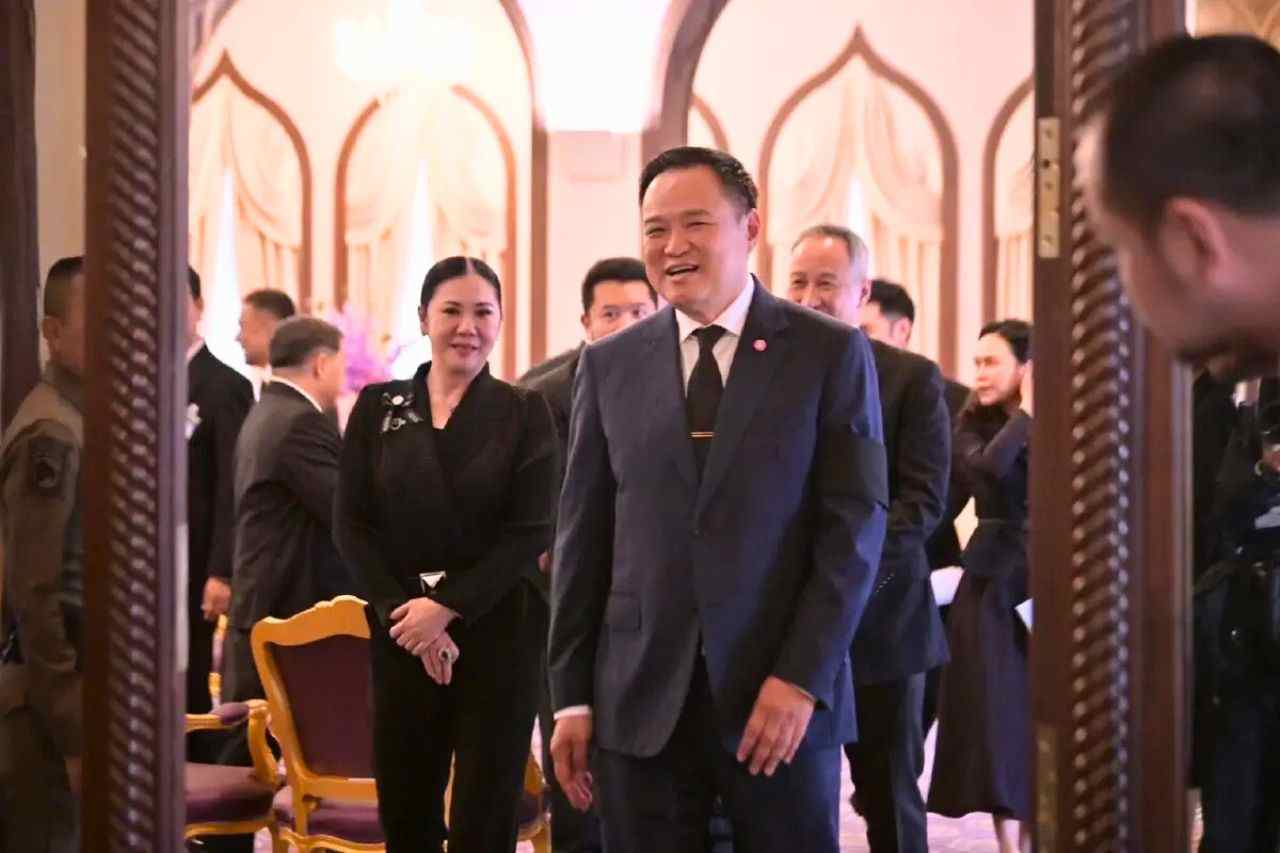 Le Premier ministre Anutin Charnvirakul lors de sa rencontre avec des associations touristiques, le mardi 18 novembre 2025