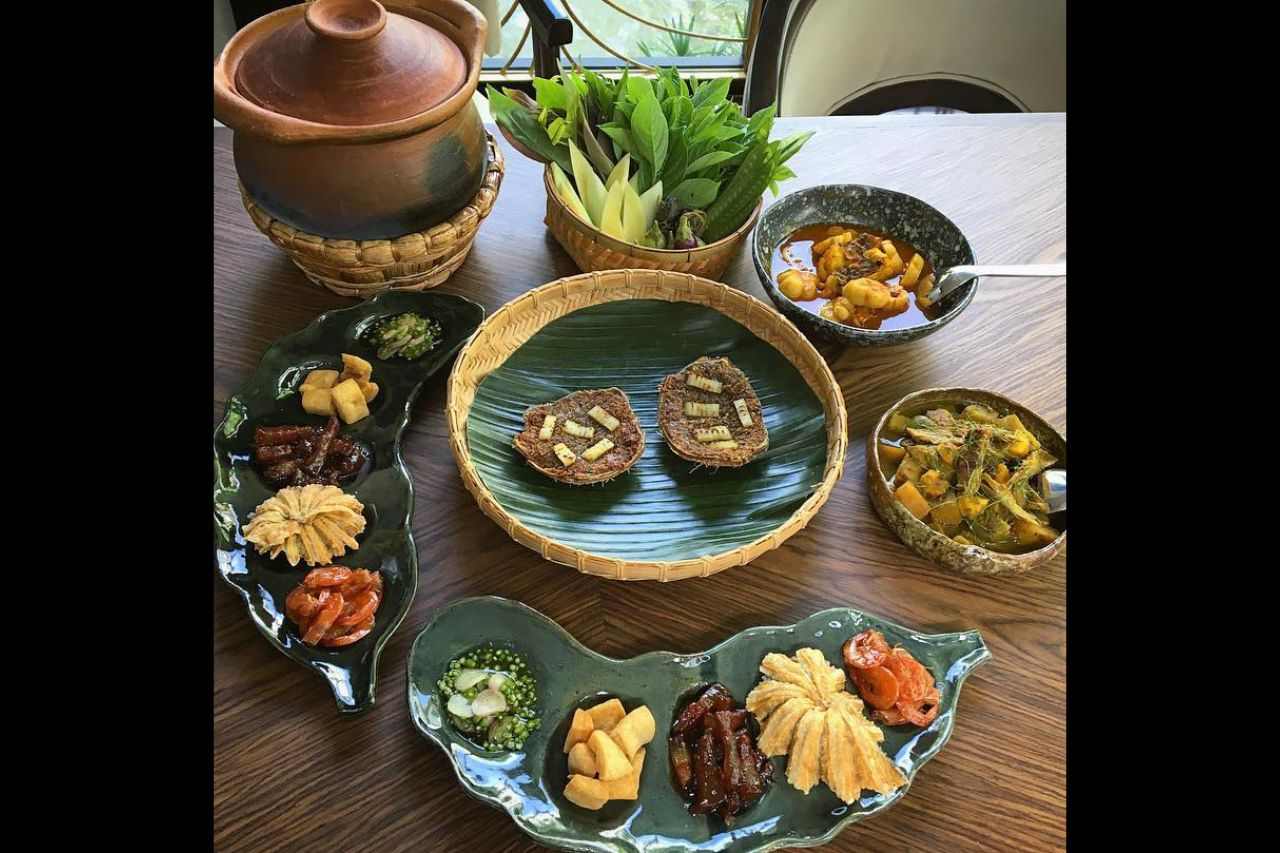 Plats du restaurant Sorn à Bangkok.
