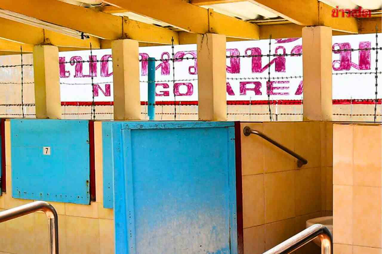 Panneau d'avertissement « Zone interdite » affiché dans le bâtiment 8 de la prison préventive de Bangkok.