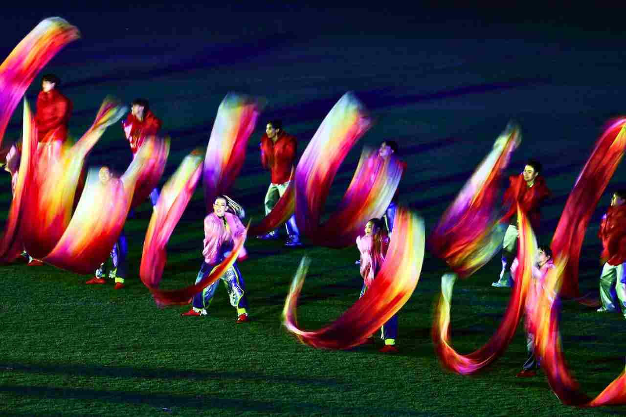 Des artistes ont ébloui la foule au stade national Rajamangala lors de la cérémonie de clôture des Jeux d'Asie du Sud-Est, samedi soir