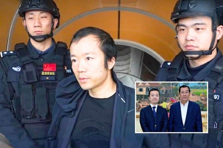 Chen Zhi escorté par des policiers chinois après son extradition depuis le Cambodge en janvier 2026 et photo incrusté de Chen Zhi avec Hun Sen