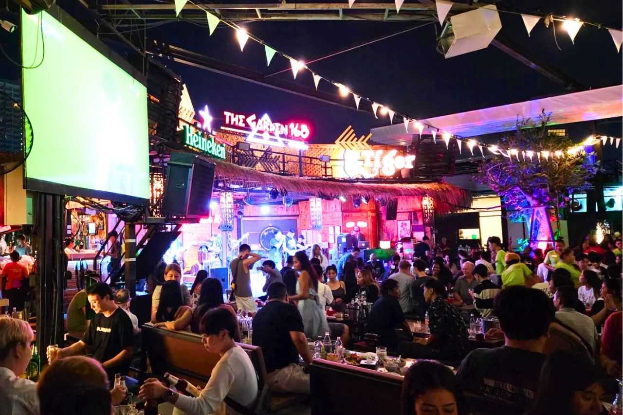 Thaïlande : un gang de Chinois sème la terreur dans un bar de Pattaya 4 Bar concert The Garden 168 à Pattaya