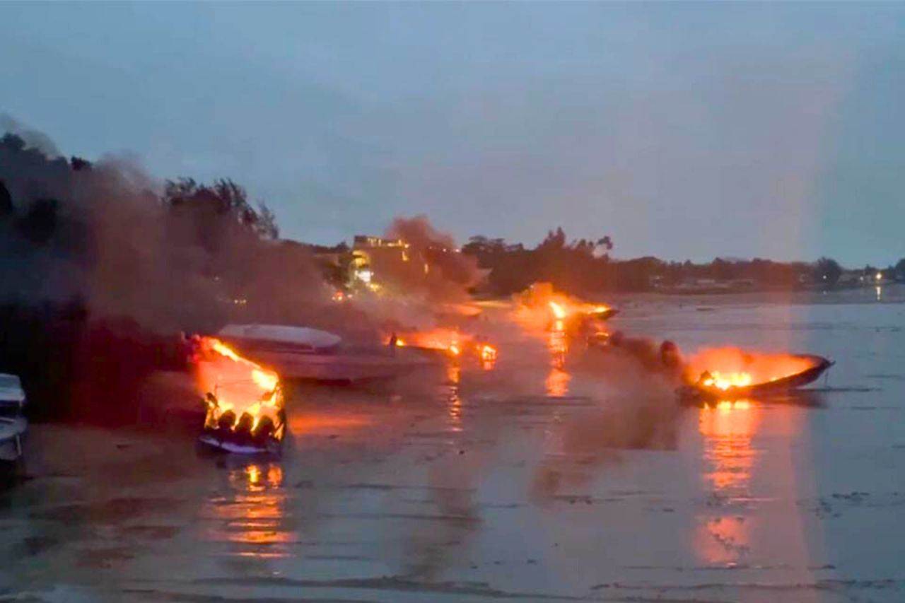 Incendie sur la jetée de Chalong, à Phuket, qui a détruit 22 bateaux à moteur