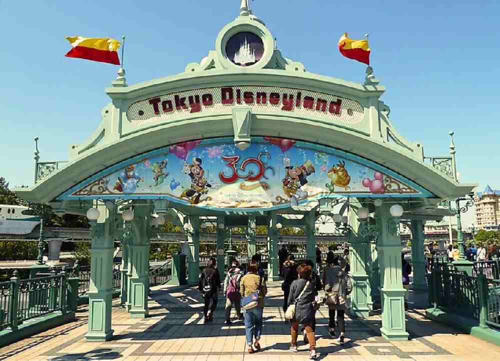 Entrée du Disneyland de Tokyo au Japon