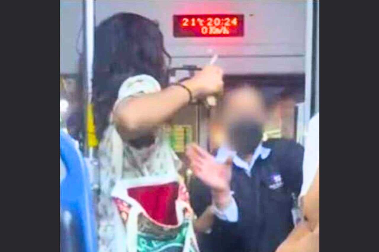 Une femme armée d'un couteau menace les passagers d'un bus à Bangkok