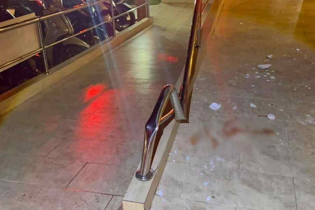 Tailandia: Un hombre belga cae desnudo desde el séptimo piso de un hotel en Pattaya y sobrevive 5 La barandilla del hotel se dobló después de que un turista belga cayera del séptimo piso