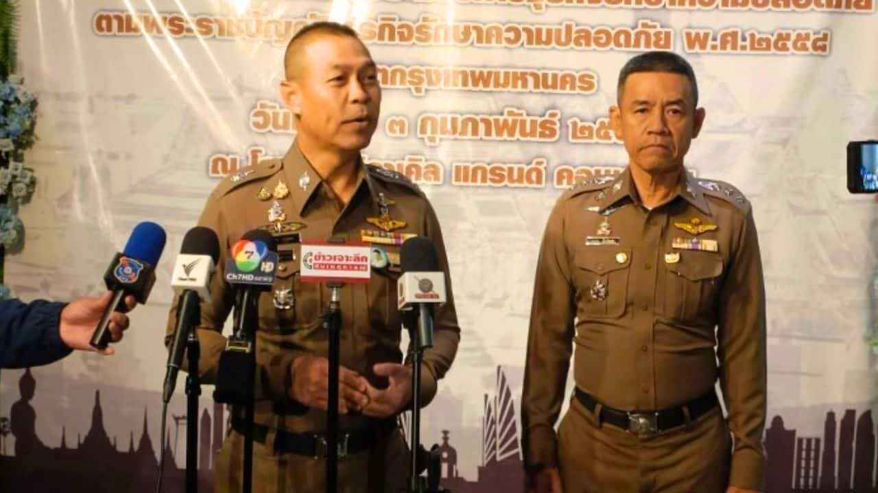 Des policiers s'expriment après la fusillade dans la rue Khao San Road