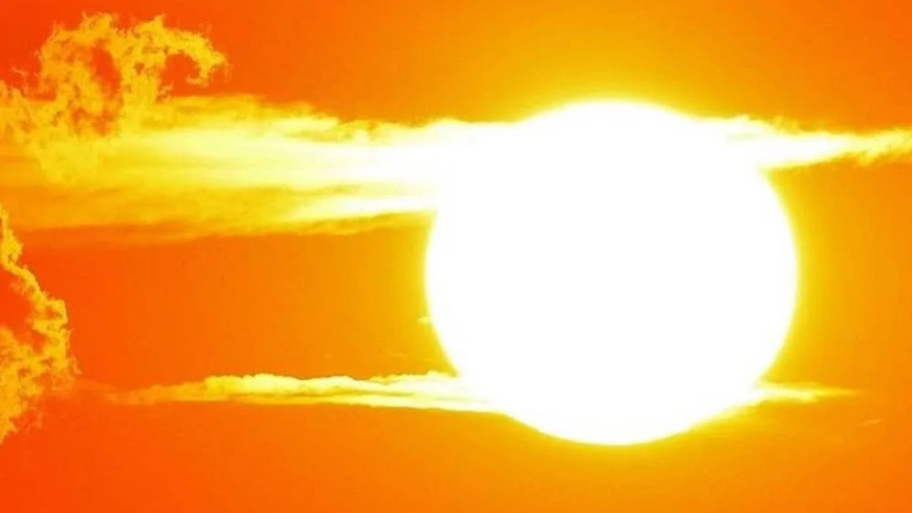 Intense sun in an orange sky