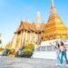 Touristes visitant le Grand Palais à Bangkok en Thaïlande