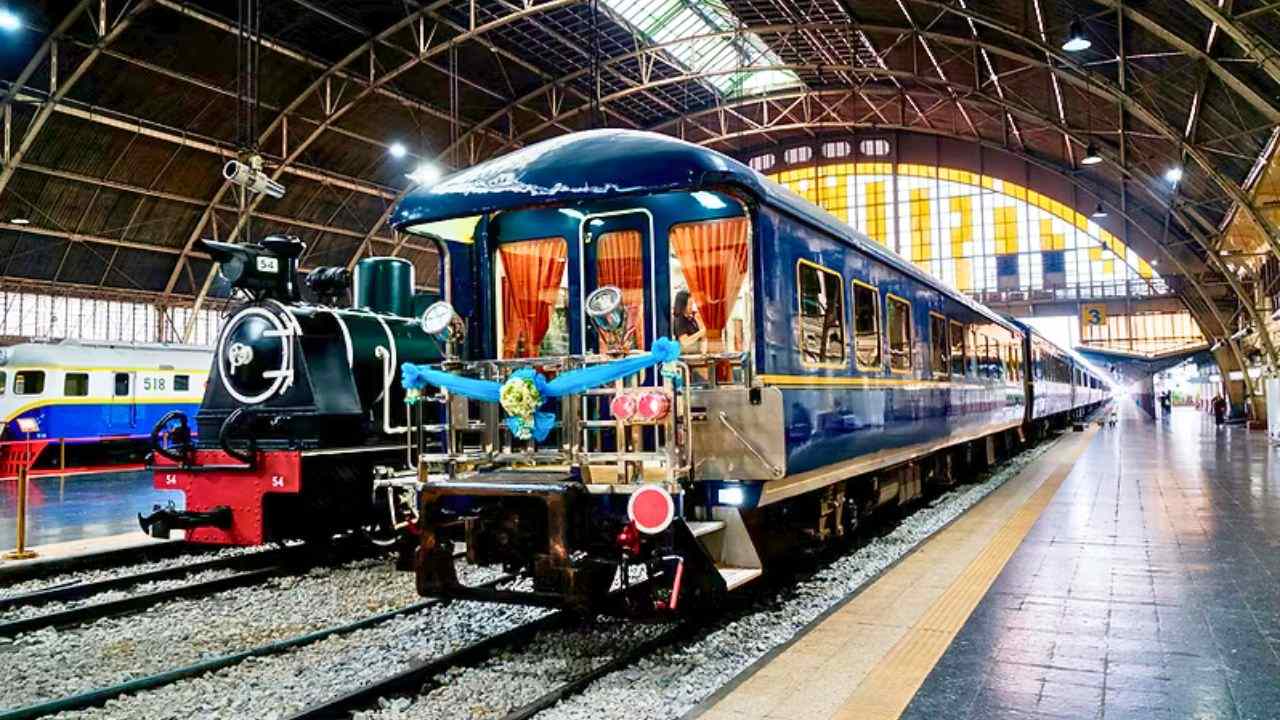 Le Blue Jasmine Train