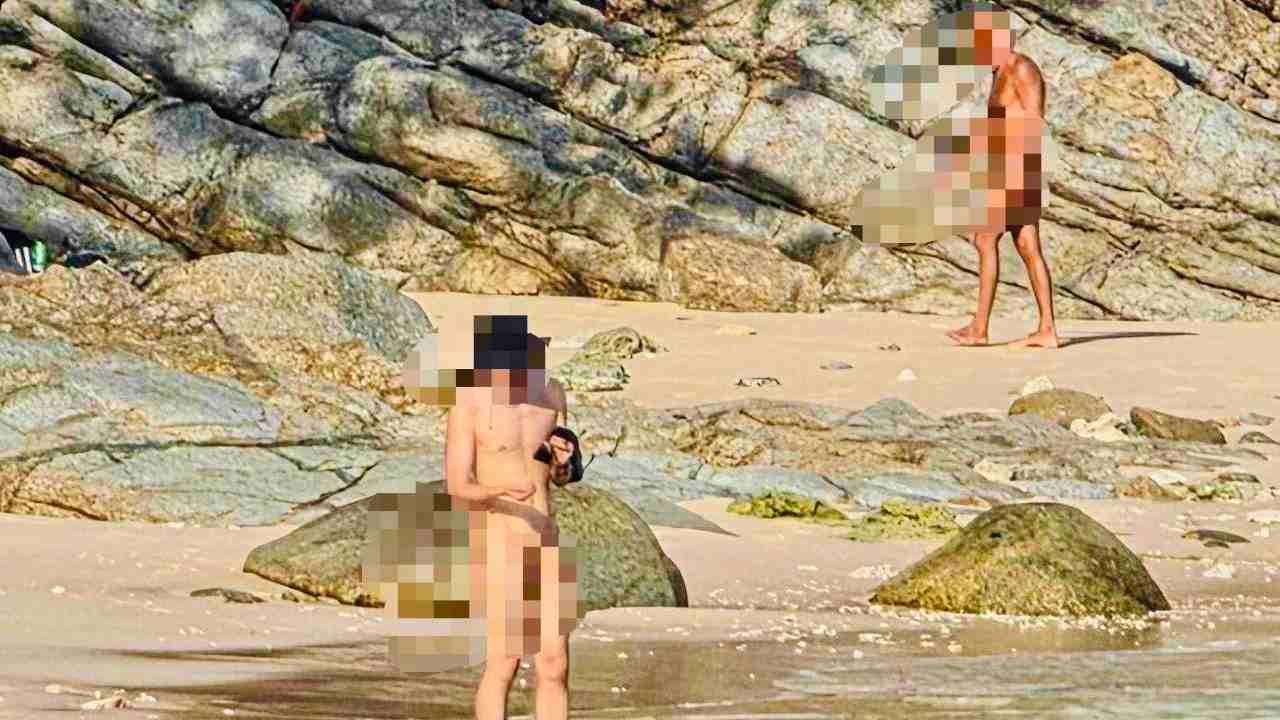 Nudistes sur la plage Shadow Beach à Phuket.