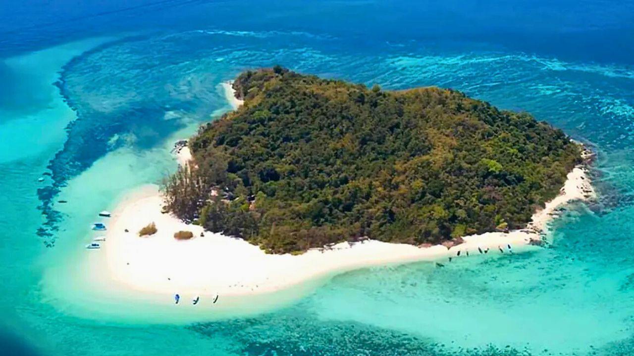 L'île de Bamboo ou Koh Mai Phai dans la province de Krabi