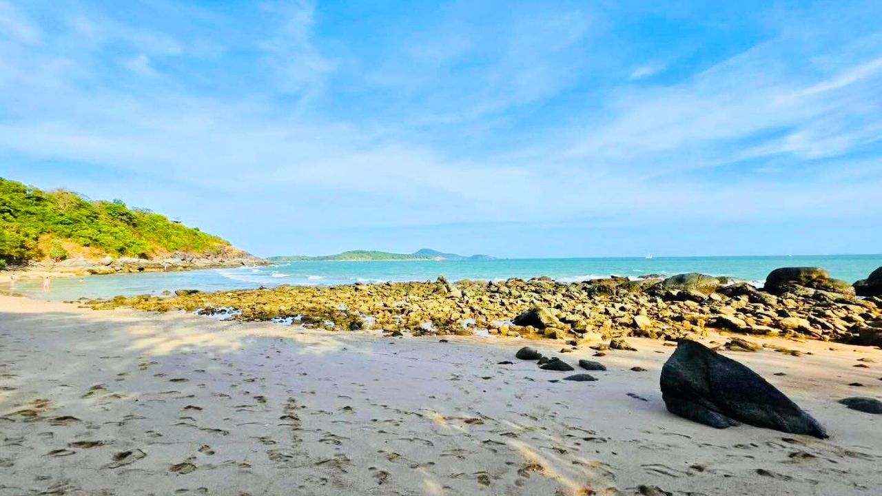 La plage surnommée « Shadow Beach », près de Rawai à Phuket.