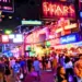 Touristes sur la Walking Street de Pattaya