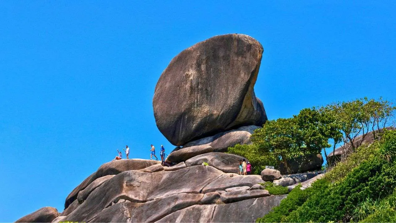 Sommet des rochers de granit de la baie Donald Duck à Phangnga