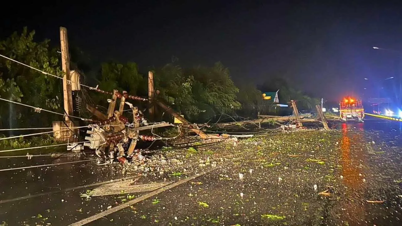 Thaïlande : des orages font s’effondrer des poteaux électriques, 1 mort