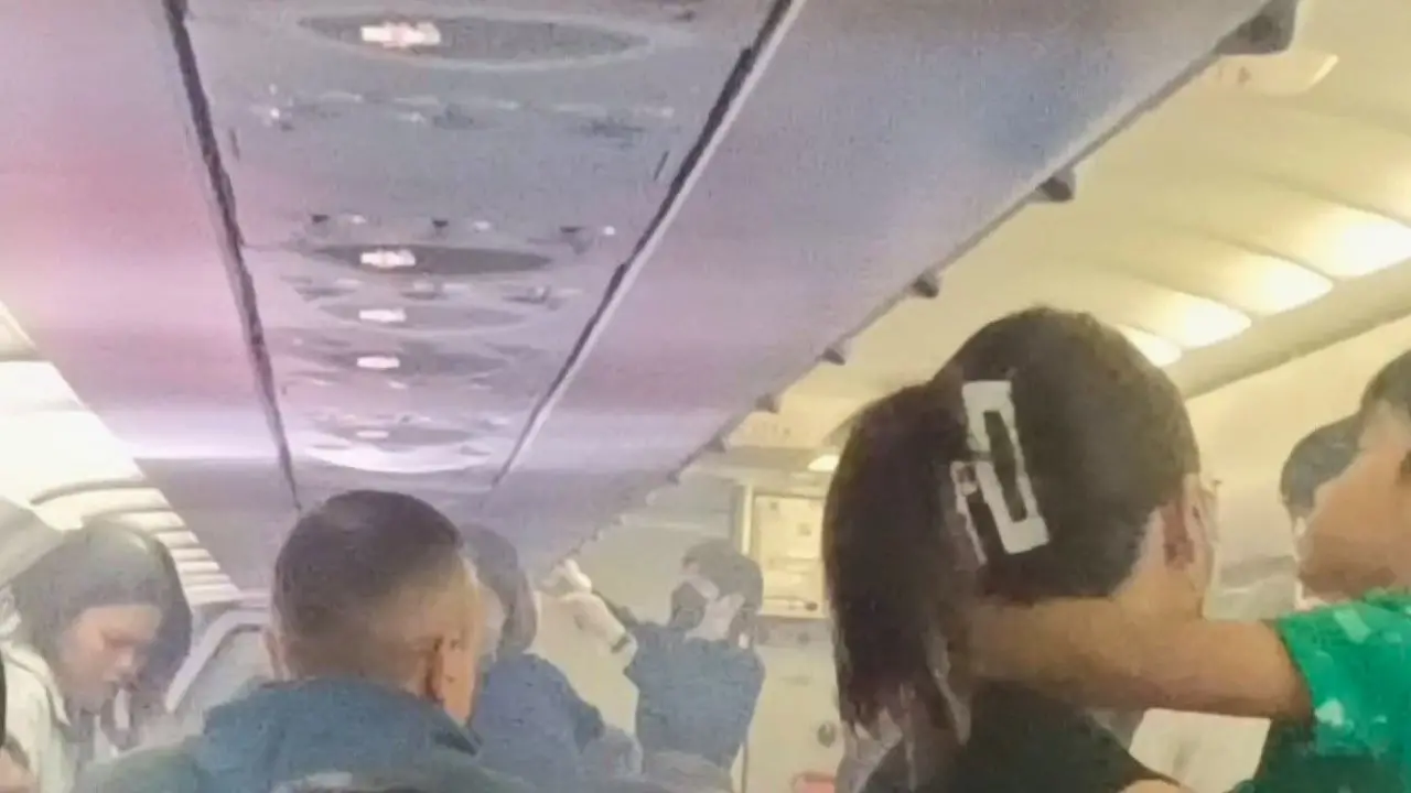 De la fumée a envahi la cabine d'un avion après l'explosion du chargeur portable sur un vol en Thaïlande en février 2024