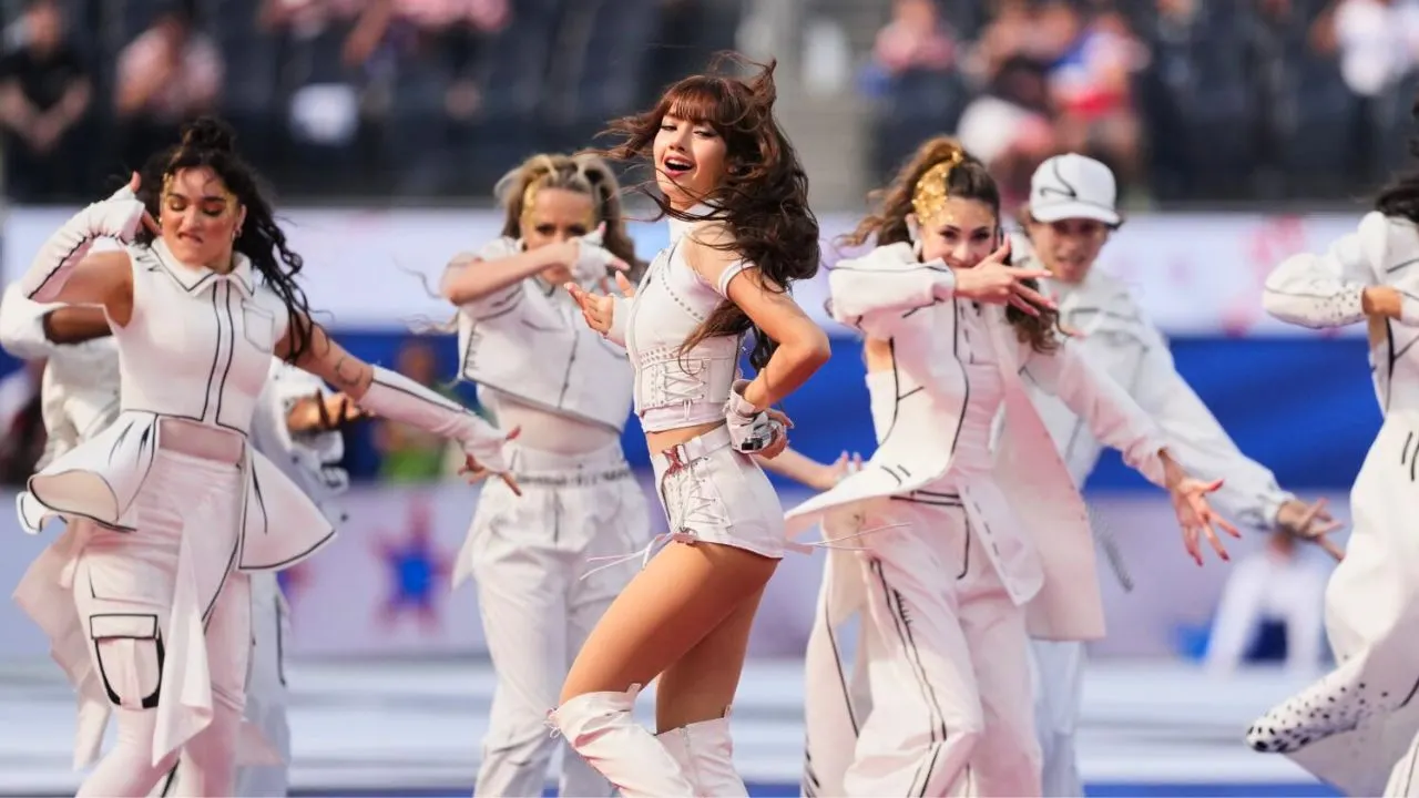 La star thaïlandaise Lisa ouvre la Coupe du monde 2026 aux États-Unis