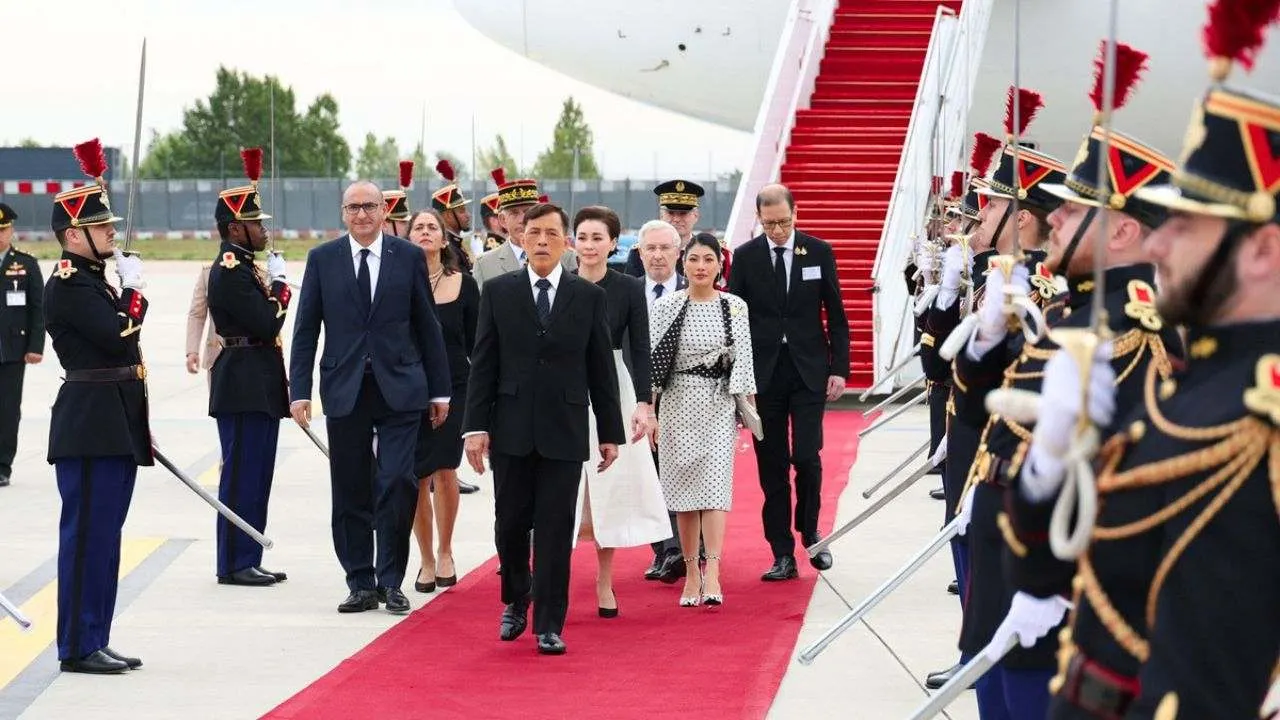 Le roi et la reine de Thaïlande en France pour une visite d&rsquo;État de cinq jours