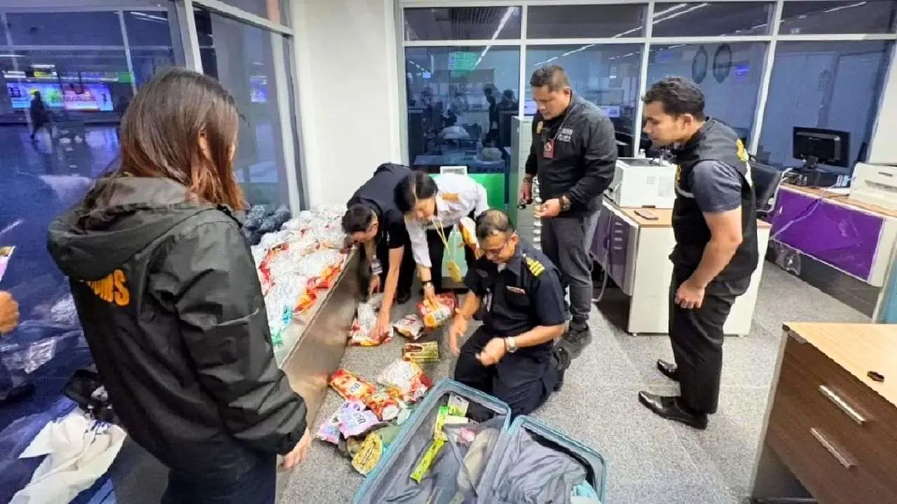 Saisie de 17,6 kg de cannabis dans les bagages d'un ressortissant russe à l'aéroport international de Phuket