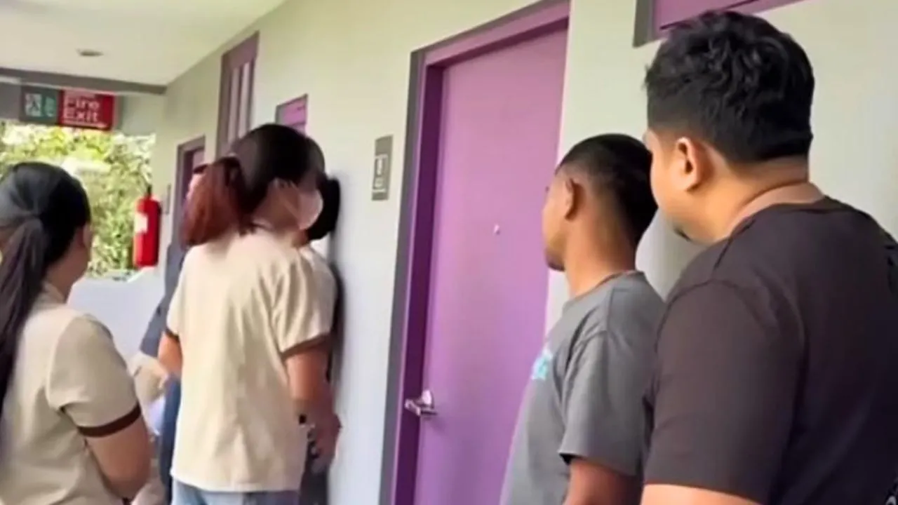 Policière sous couverture déguisée en femme de ménage devant la chambre d'un Français recherché par Interpol dans un hôtel de Patong à Phuket