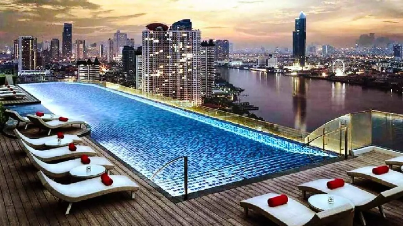 Piscine d'un hôtel Minor International à Bangkok
