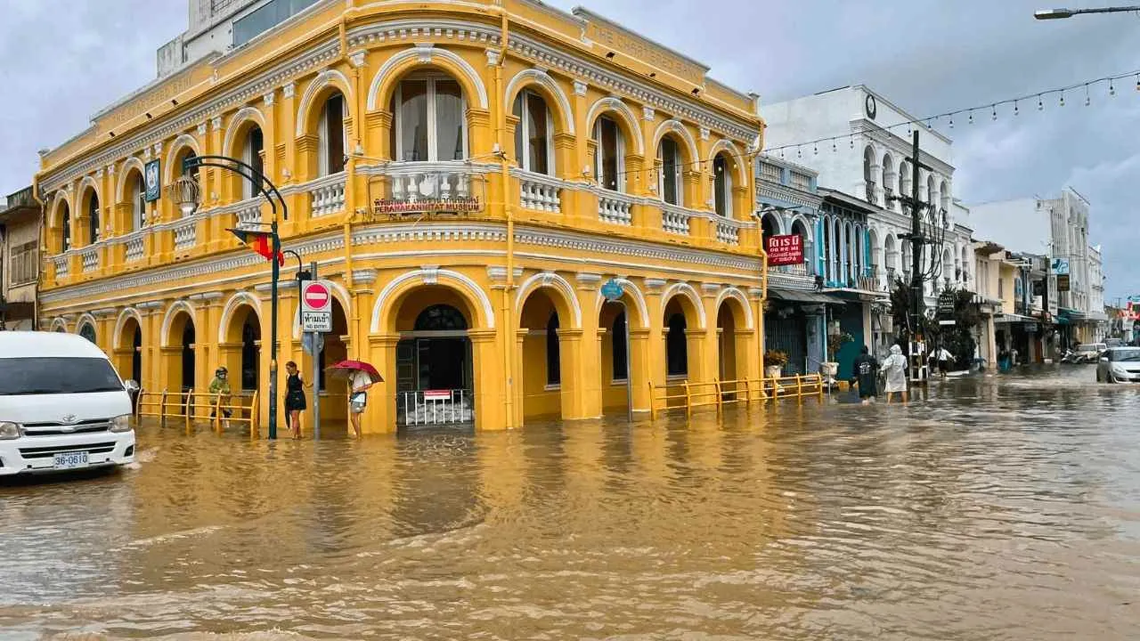 Alerte rouge à Phuket : de violentes inondations frappent l&rsquo;île