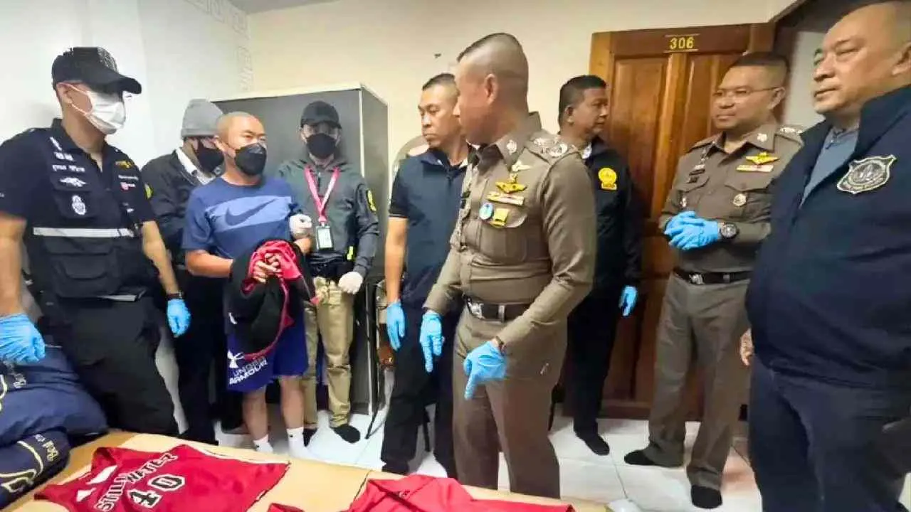 Police thaïlandaise dans la cache d'Ayutthaya utilisée pour préparer des colis d'héroïne destinés à l'Australie