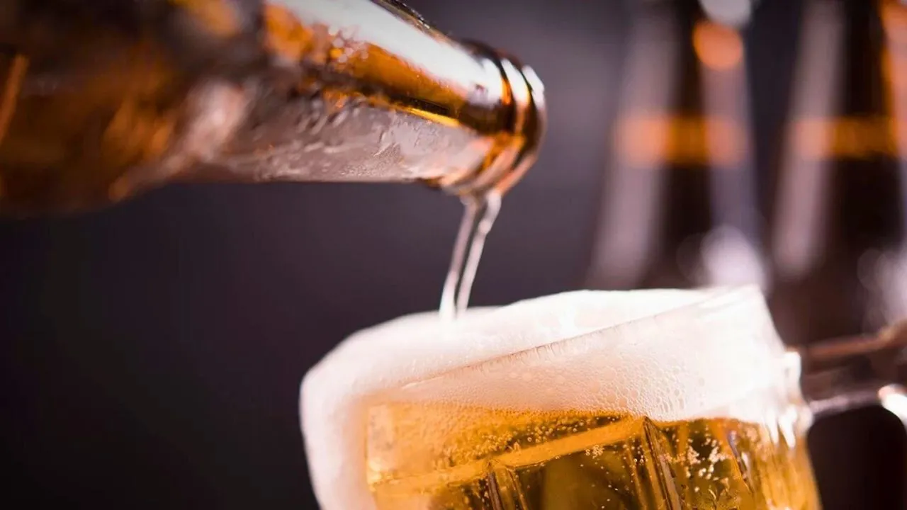 Bière versée dans un verre