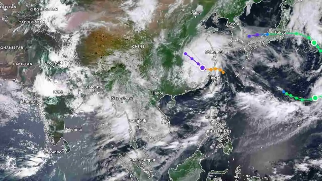 Carte satellite de Zoom Earth montrant les systèmes tropicaux en Asie et les nuages au-dessus de la Thaïlande
