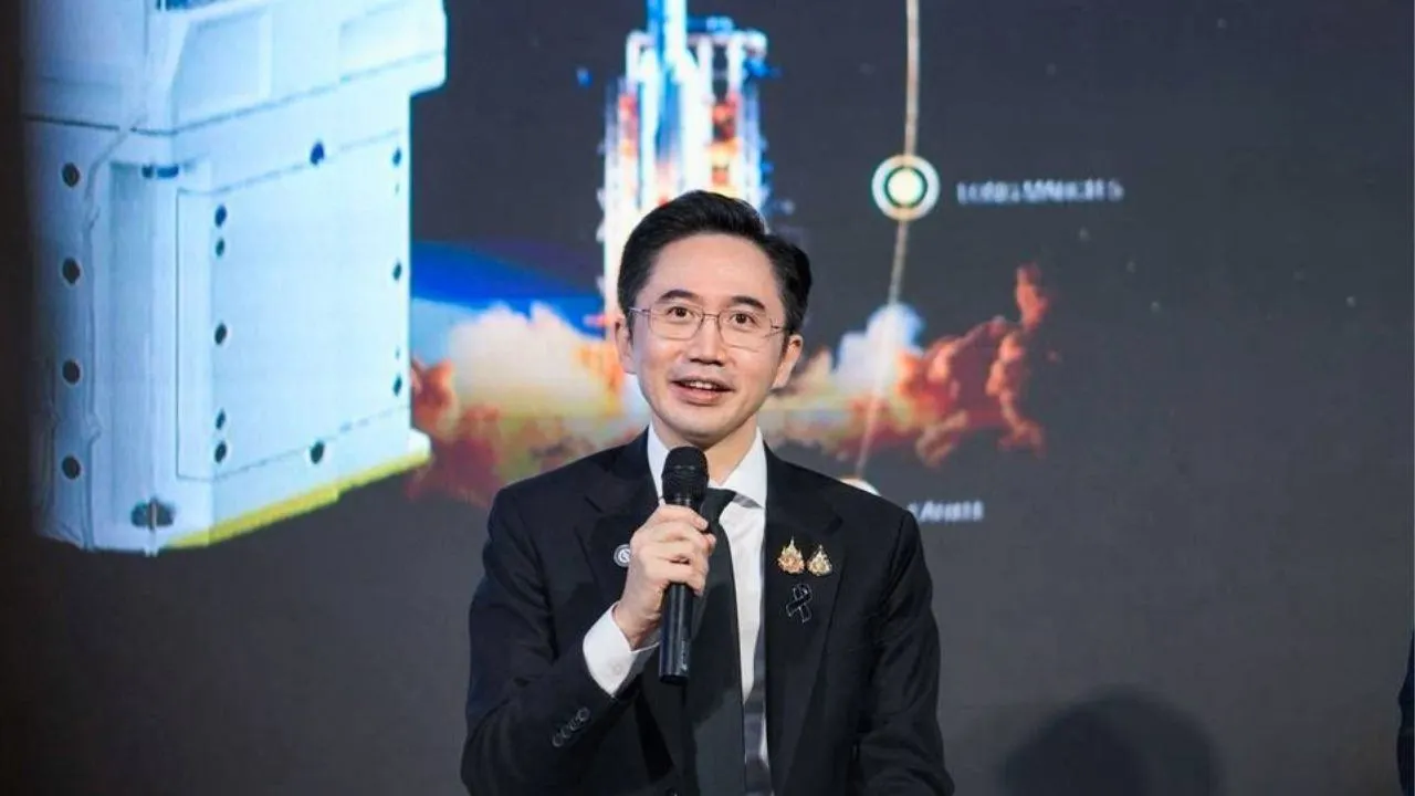 Yotsanan Wongsawat, vice-Premier ministre de Thaïlande, présente la première mission lunaire thaïlandaise