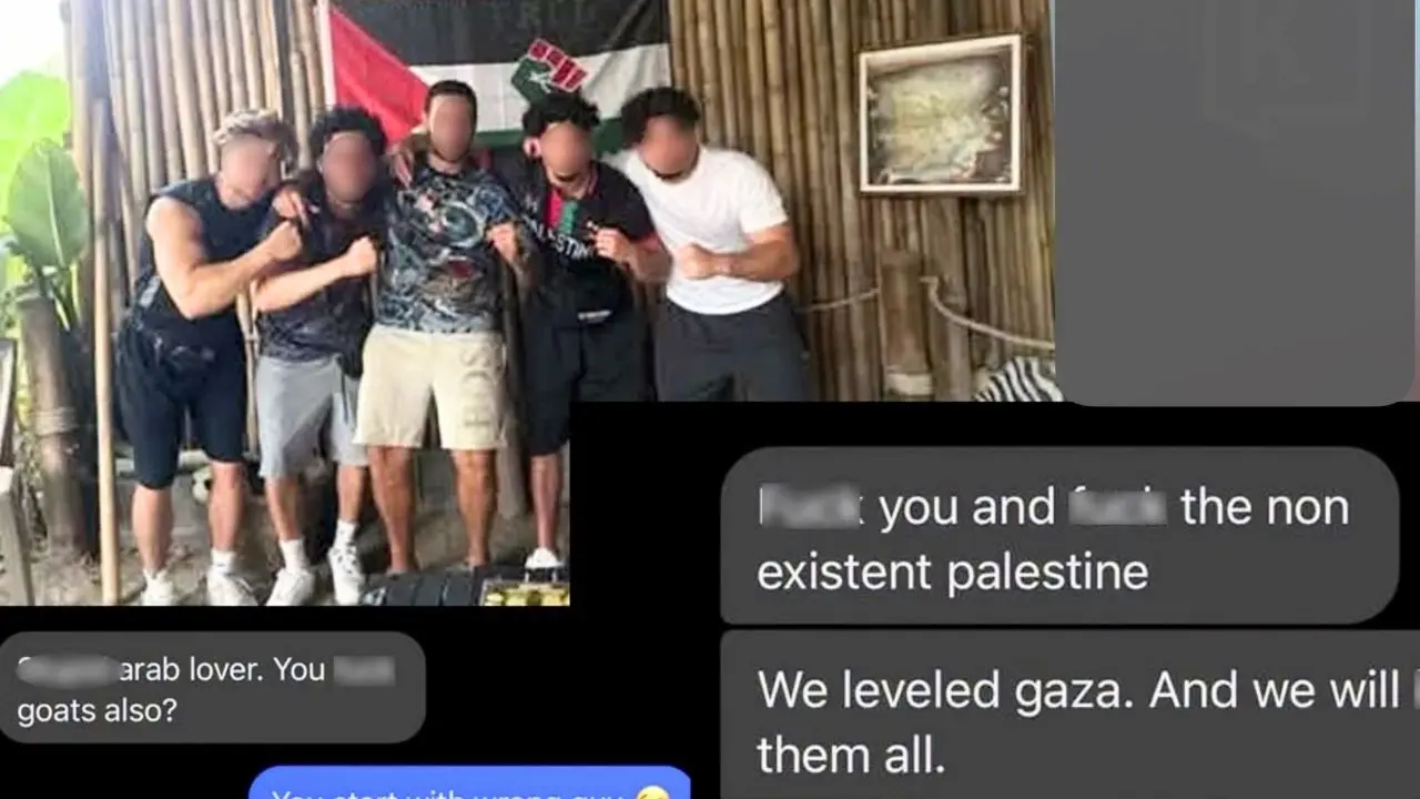 Visiteurs devant un drapeau palestinien et messages hostiles liés à Gaza à Koh Samui