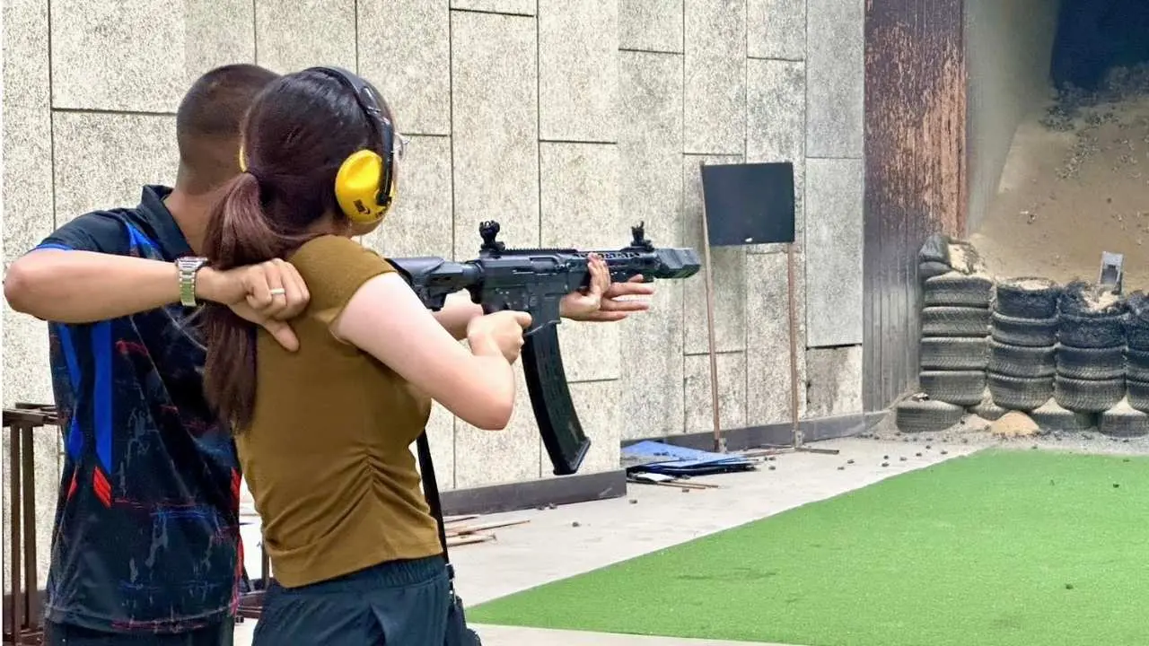 Fusillade dans l&rsquo;école : la Thaïlande gèle les permis d’achat d’armes